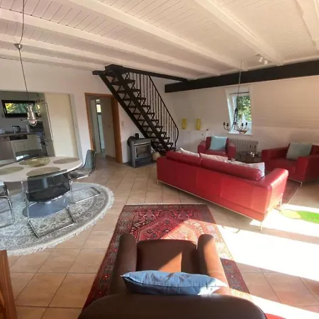 Verbringen Sie Ihren Urlaub In Einem Gemuetlichen Nurdachhaus In Am Duemmer-see Nyaraló