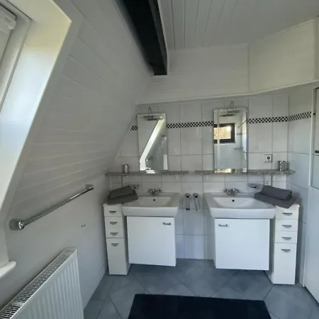Verbringen Sie Ihren Urlaub In Einem Gemuetlichen Nurdachhaus In Am Duemmer-see Σπίτι διακοπών